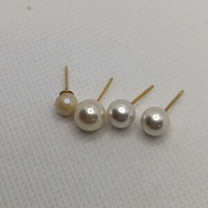 Gold pearl  studs